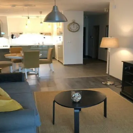 Lela Beach Apartman Apartmán *
